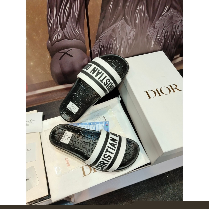 ch**an D*or slippers